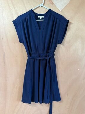 Monteau Navy Blue Belted Mini Dress Size L Flowy V-Neck fit and flare swing cap